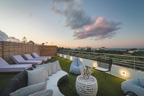 Day, Natural landscape, Balcony/Terrace, sunbed
