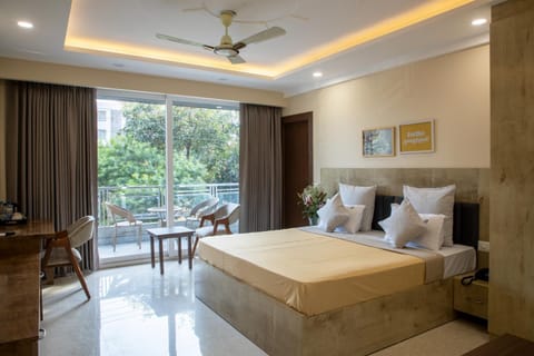 View (from property/room), Balcony/Terrace, Bedroom