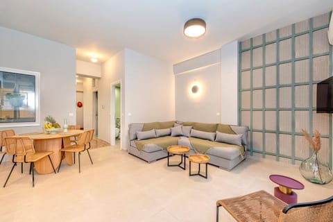 TV and multimedia, Living room, Dining area
