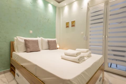 Bed, Bedroom, towels, wardrobe