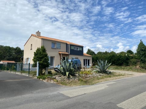 Property building, Neighbourhood