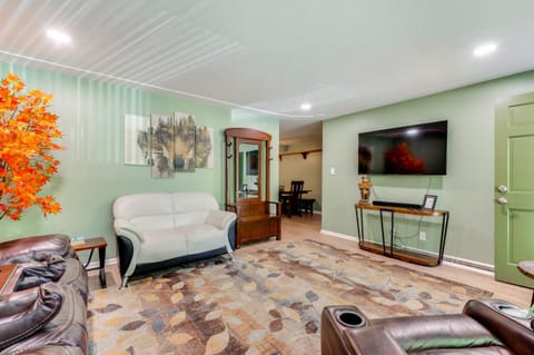 Pet-Friendly Gem with Private Yard in Westminster! House in Westminster