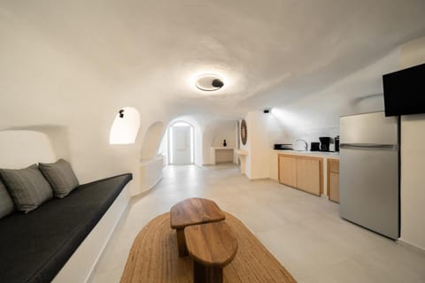 TV and multimedia, Kitchen or kitchenette, Living room, Seating area, minibar