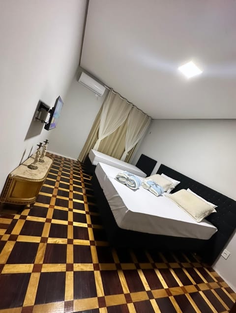Bed, TV and multimedia, Photo of the whole room, Bedroom, hair dresser