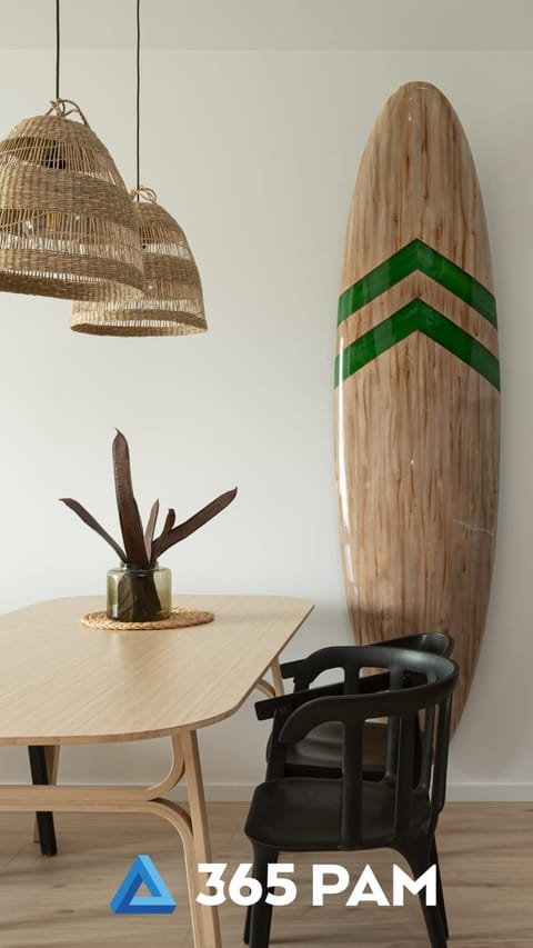 Dining area, Text overlay