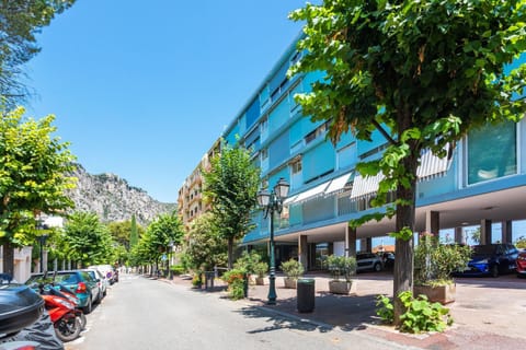 Property building, Neighbourhood