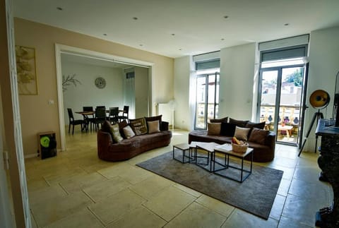 Grand appartement de haut standing en centre-ville Apartment in Montluçon
