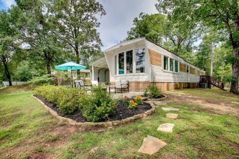 Waterfront Royal Home with Dock and Patio! House in Rockwell