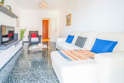 Communal lounge/ TV room, TV and multimedia, Living room, Seating area, Evening entertainment