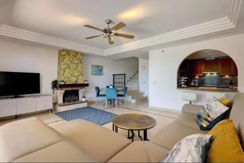 Communal lounge/ TV room, Seating area, Dining area, fireplace