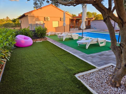 Garden, Pool view, sunbed