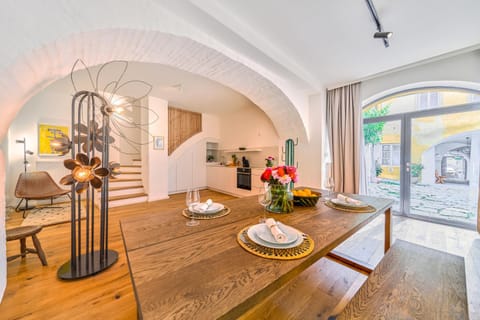 Kitchen or kitchenette, Photo of the whole room, Decorative detail, Seating area, Dining area, Inner courtyard view