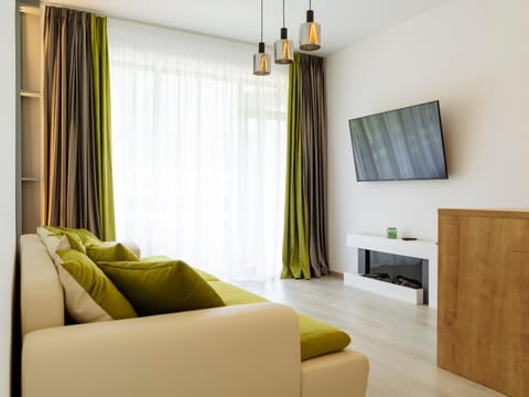 Communal lounge/ TV room, TV and multimedia, Living room, Photo of the whole room, Seating area, flat iron