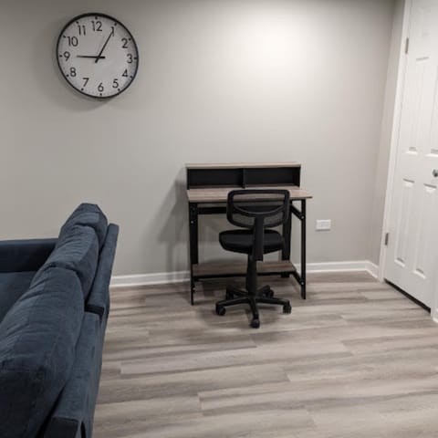 Fully Furnished Extended Stay Work or Insurance in Chicago Apartment in Chicago