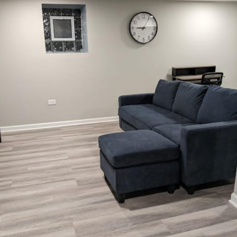 Fully Furnished Extended Stay Work or Insurance in Chicago Apartment in Chicago