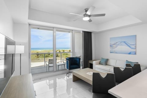 Living room, Dining area, Sea view