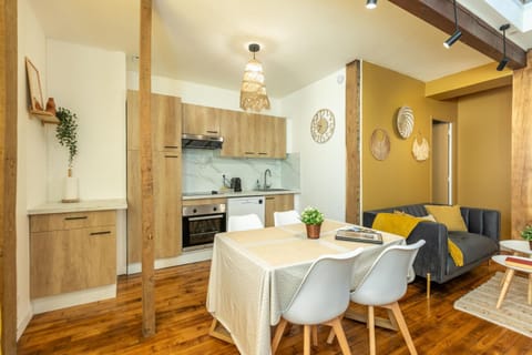 Kitchen or kitchenette, Living room, Seating area, Dining area, dishwasher, oven, stove
