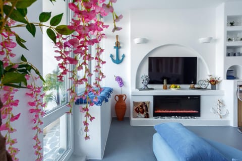 TV and multimedia, Living room, Decorative detail, Decorative detail, Dining area