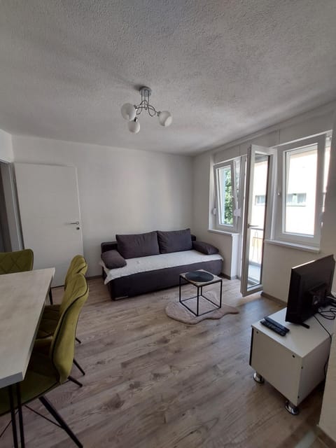 Bed, TV and multimedia, Living room, Photo of the whole room, Seating area