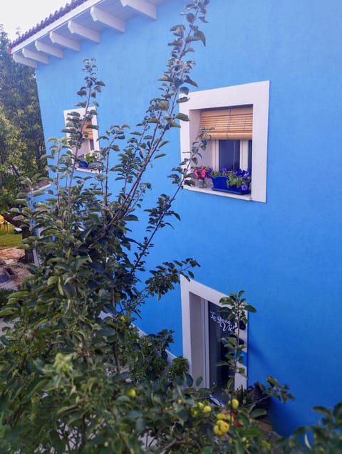 Property building, Day