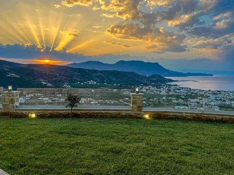 View (from property/room), City view, Garden view, Mountain view, Sea view, Location