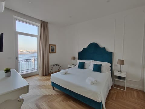 Bed, Natural landscape, TV and multimedia, View (from property/room), Bedroom