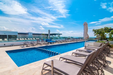 Swimming pool, sunbed