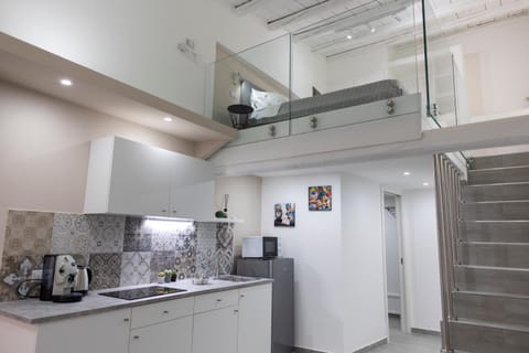 Kitchen or kitchenette, minibar, pet friendly, stove