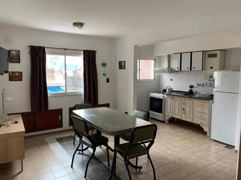 Kitchen or kitchenette, Living room, Seating area, Dining area, pet friendly, stove