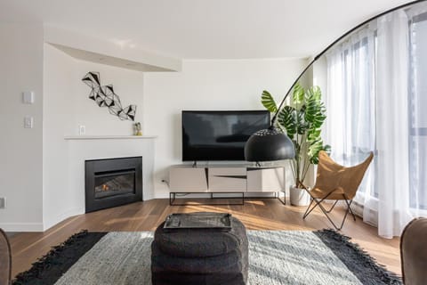 TV and multimedia, Living room, Seating area, Evening entertainment, flat iron