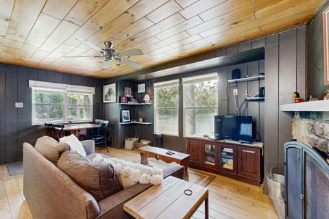 Blue Jay Cabin Cabin in Wisconsin