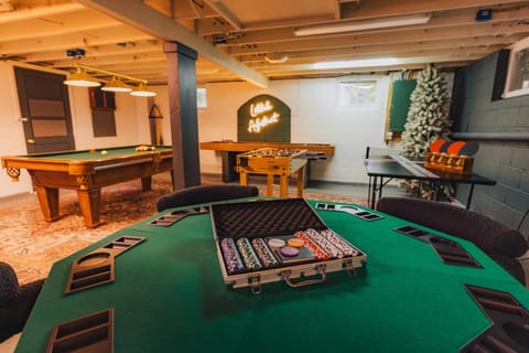 Family Pocono Gem by the lake with private sauna, hot tub, and huge game room Chalet in Coolbaugh Township