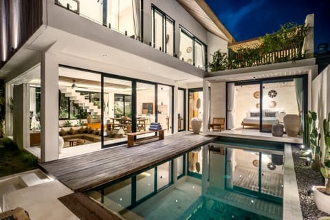 Property building, Night, Balcony/Terrace, Living room, Seating area, Pool view, Swimming pool, internet