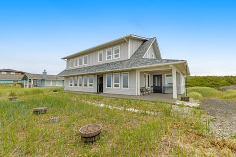 Blue Ocean Lodge House in Grayland