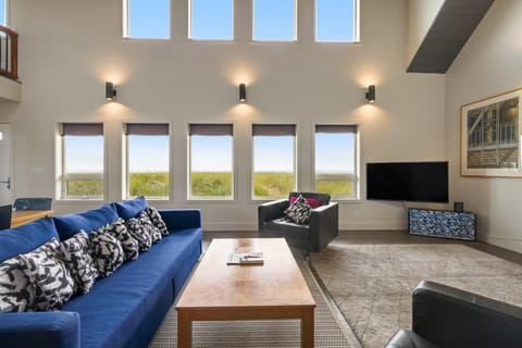 Blue Ocean Lodge House in Grayland