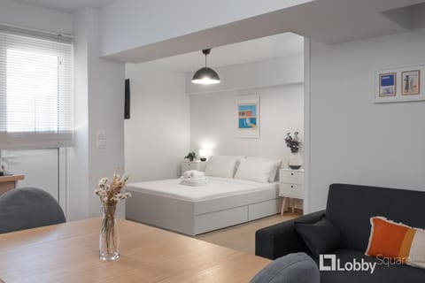 Bed, Living room, Photo of the whole room, Seating area, Bedroom