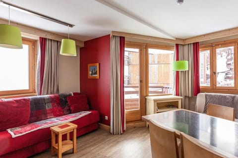 Bed, Bedroom, kitchen