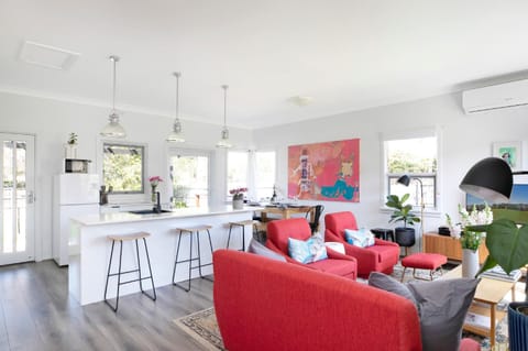 Kitchen or kitchenette, Living room, Seating area, Dining area, fireplace, air conditioner