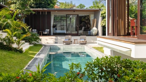 Property building, Patio, Spring, Day, Natural landscape, Garden, Garden view, Pool view, Swimming pool, sunbed