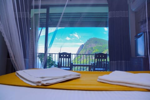 Property building, Balcony/Terrace, Bedroom