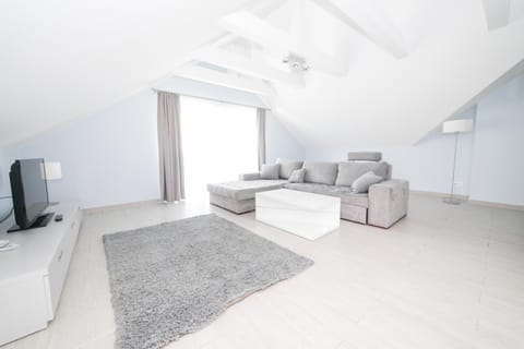 Communal lounge/ TV room, Seating area, Evening entertainment