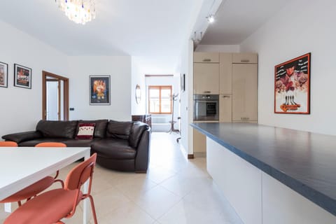 Living room, Seating area, Dining area, pet friendly