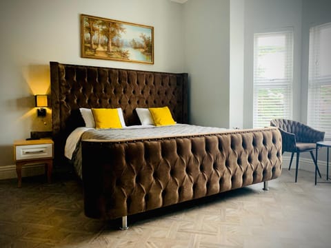 The Gungate Hotel - Cocktails and Wine Bar Bed and Breakfast in Tamworth