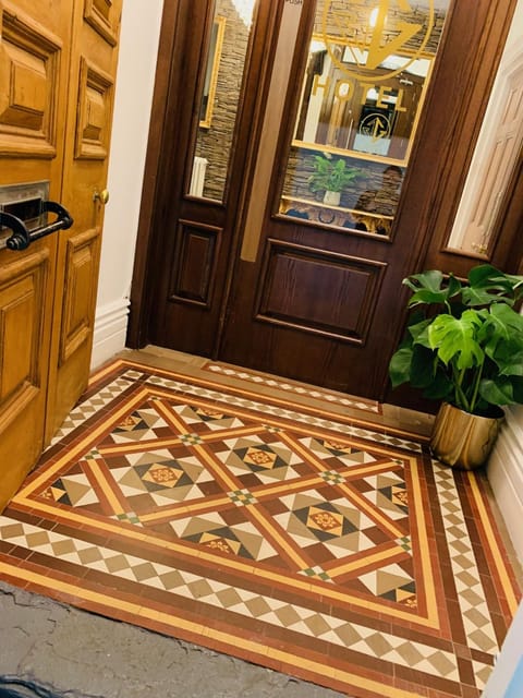 The Gungate Hotel - Cocktails and Wine Bar Bed and Breakfast in Tamworth