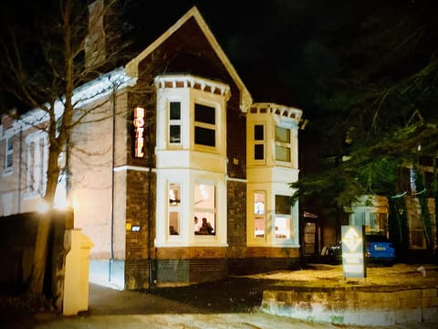 The Gungate Hotel - Cocktails and Wine Bar Bed and Breakfast in Tamworth