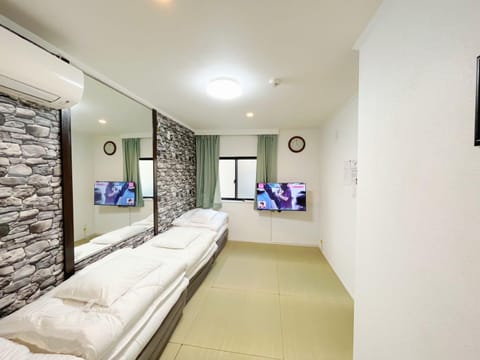 TV and multimedia, Photo of the whole room, Bedroom