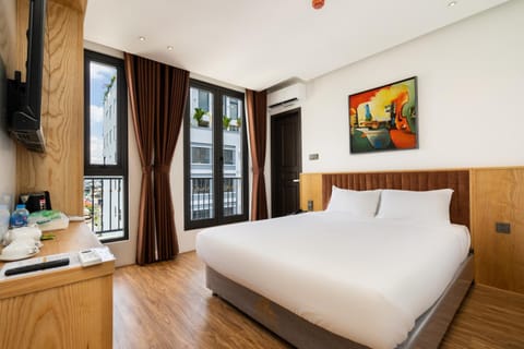 Bed, TV and multimedia, Photo of the whole room, Bedroom