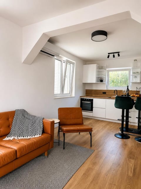 TV and multimedia, Living room, Dining area
