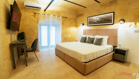 Bed, TV and multimedia, Photo of the whole room, Bedroom, air conditioner