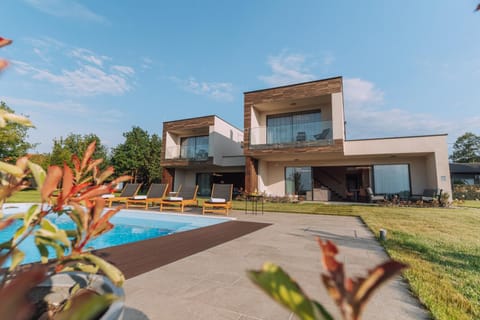 Property building, Day, Garden, Garden view, Pool view, Swimming pool, sunbed